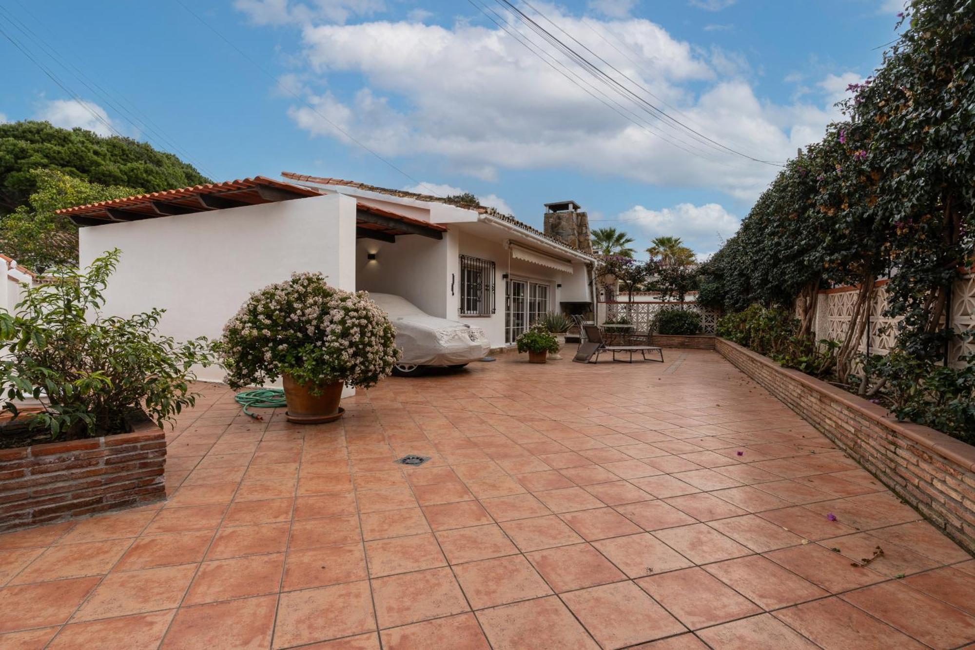 Holiday home Charming Two Bedroom House Close To The Sea *