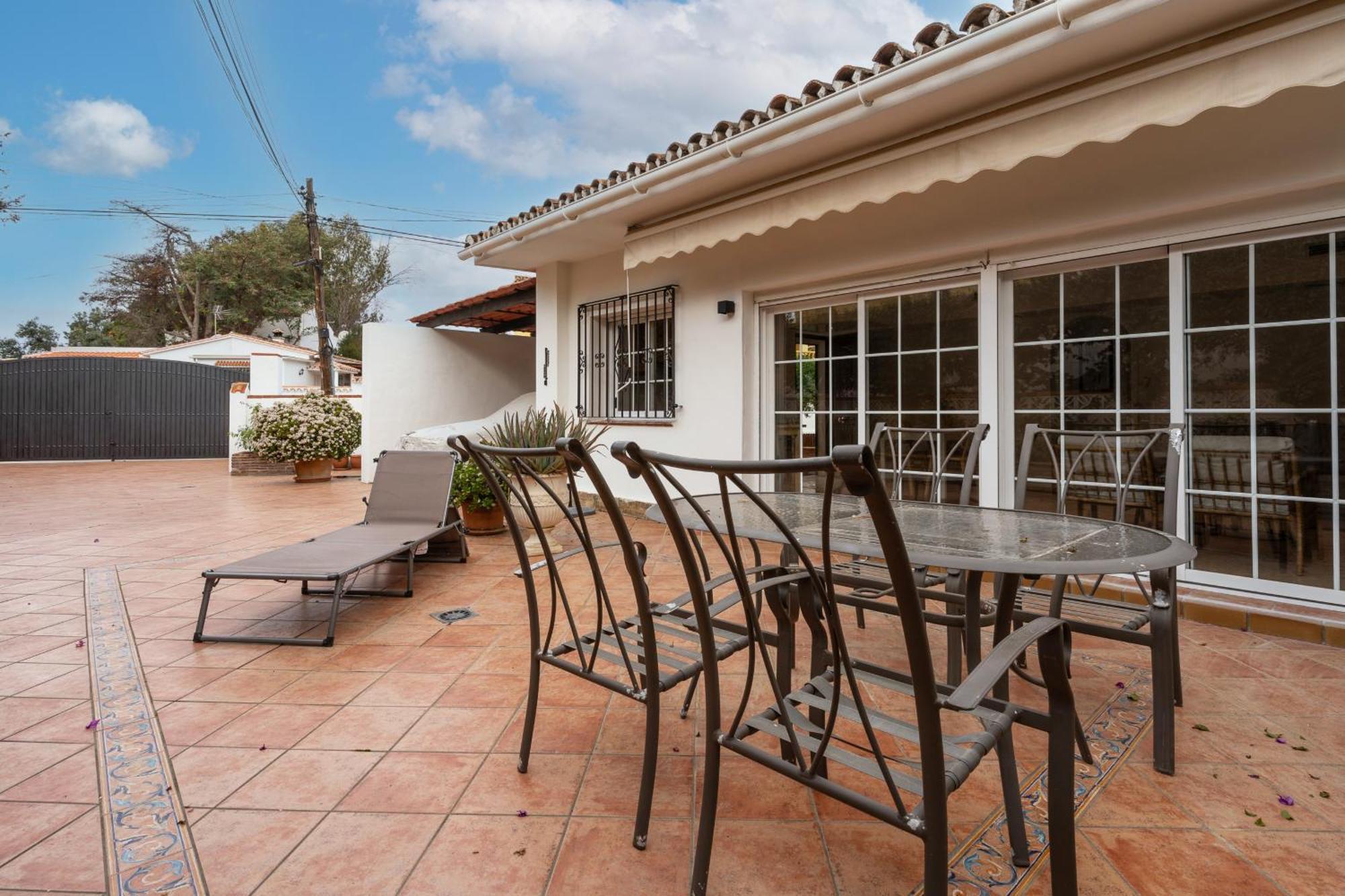 Charming Two Bedroom House Close To The Sea *