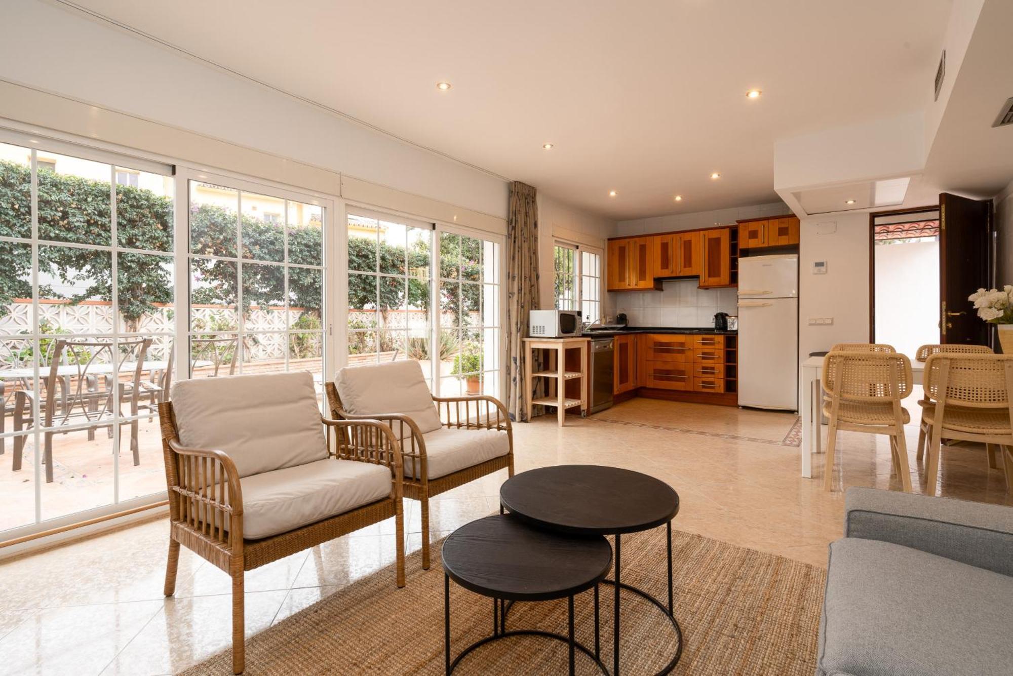 Charming Two Bedroom House Close To The Sea Holiday home