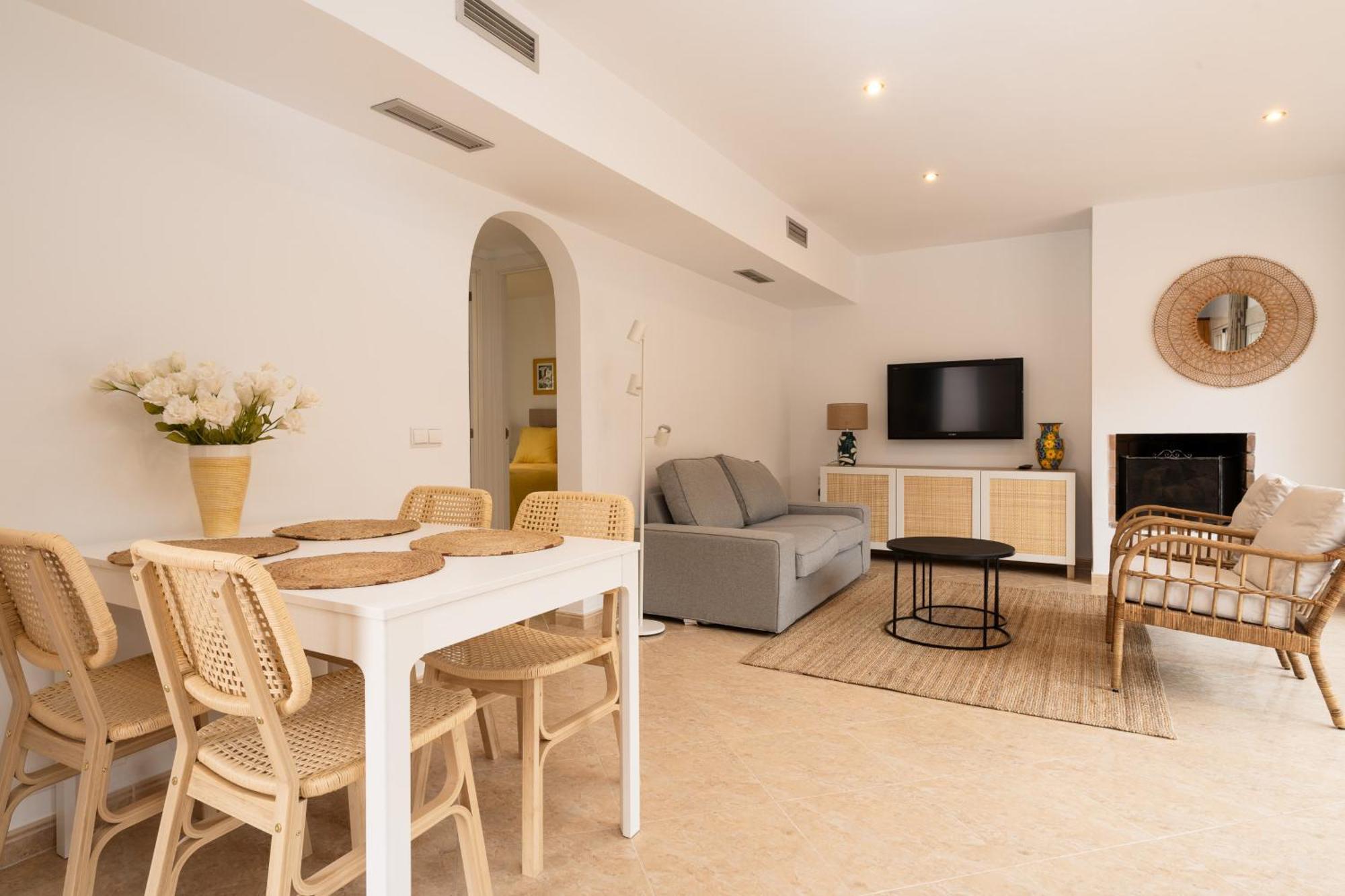 Charming Two Bedroom House Close To The Sea Marbella